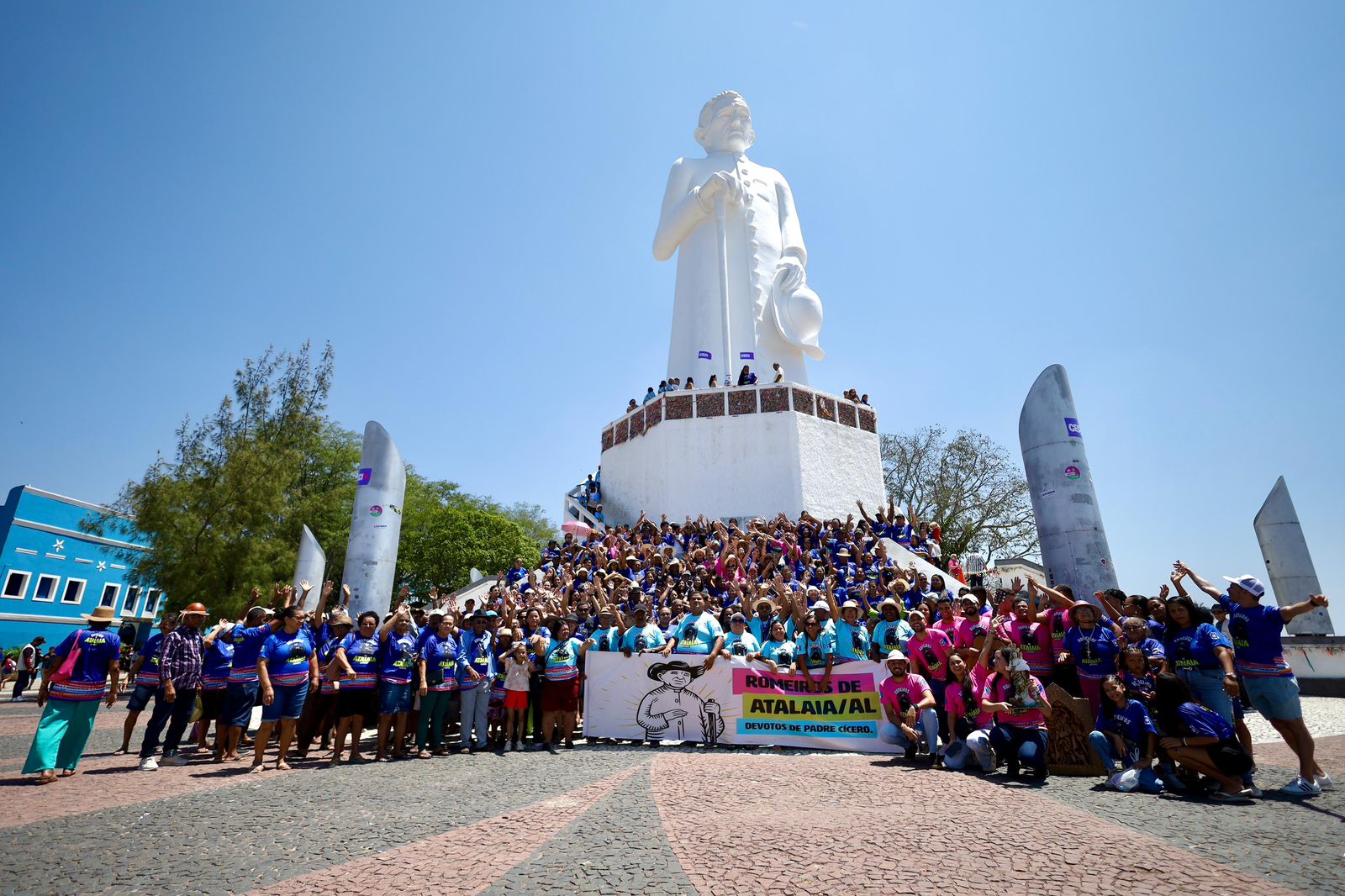 Romeiros e romeiras de Atalaia renovam a fé no Horto do Padre Cícero em Juazeiro do Norte